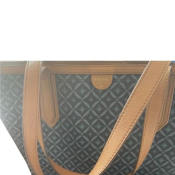 Fossil Navy and Tan Tote Bag - Picture 10 of 16